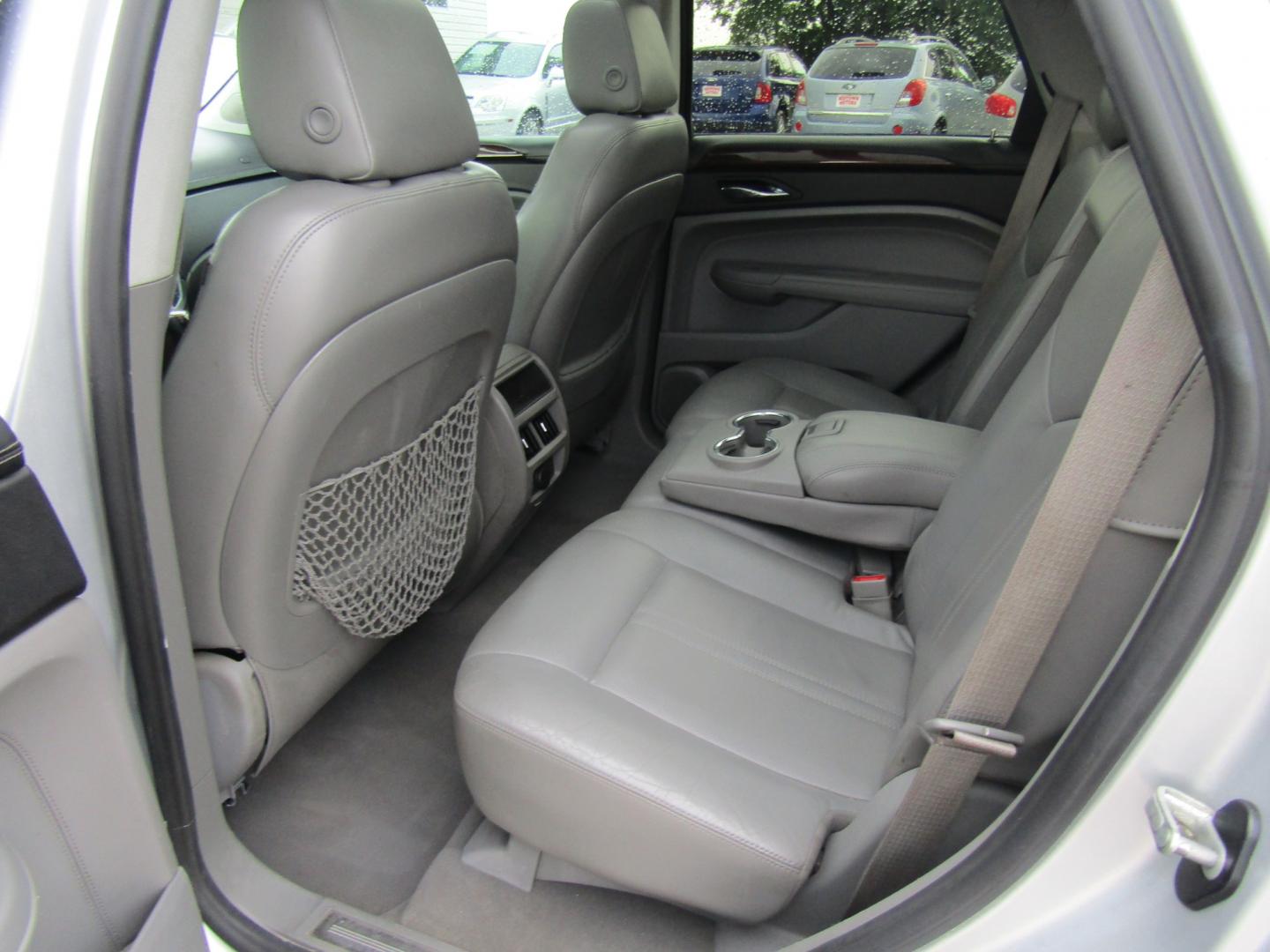 2011 Silver /Gray Cadillac SRX Luxury Collection (3GYFNAEY6BS) with an 3.0L V6 DOHC 24V engine, Automatic transmission, located at 15016 S Hwy 231, Midland City, AL, 36350, (334) 983-3001, 31.306210, -85.495277 - Photo#4